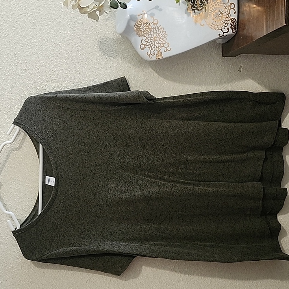 Size large top